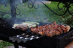 Shashlik tayyorlash — go’shtni tanlash, marinadlash, tayyorgarlik ko’rish, tavsiyalar